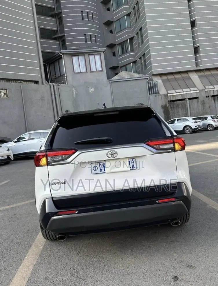 Toyota RAV4 2020 White
