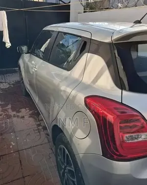 Suzuki Swift 2021 Silver