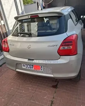 Suzuki Swift 2021 Silver