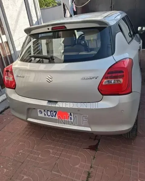 Suzuki Swift 2021 Silver