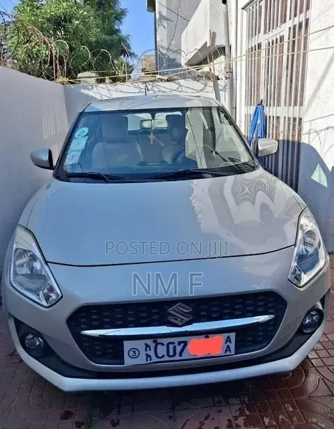 Suzuki Swift 2021 Silver