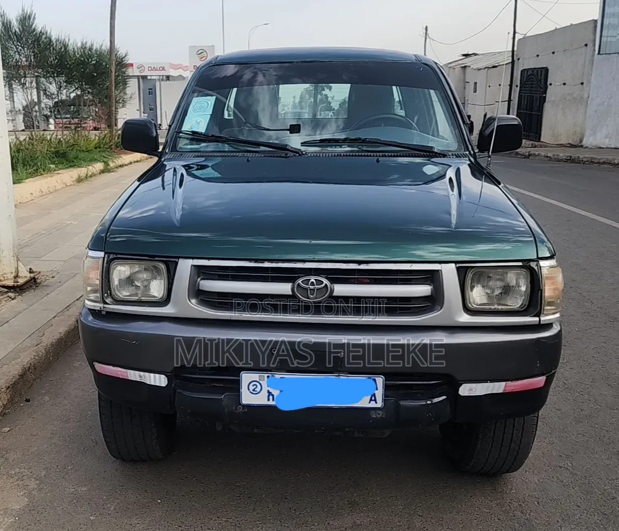 Toyota Hilux 1998 Gray