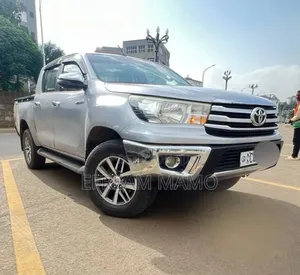 Toyota Hilux 2018 Silver