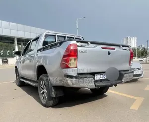 Toyota Hilux 2018 Silver