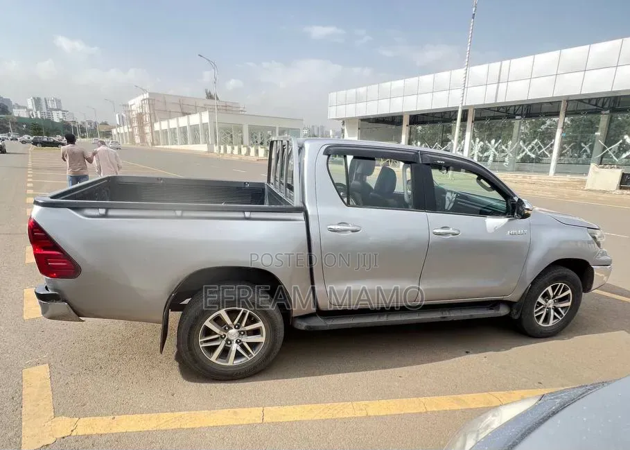 Toyota Hilux 2018 Silver