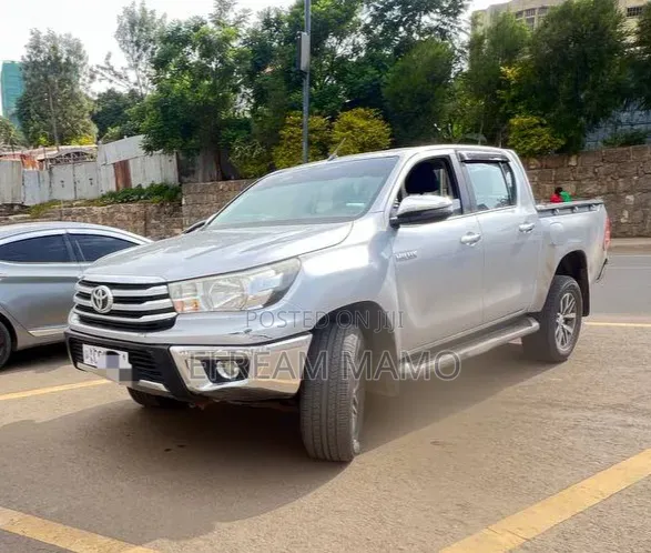 Toyota Hilux 2018 Silver