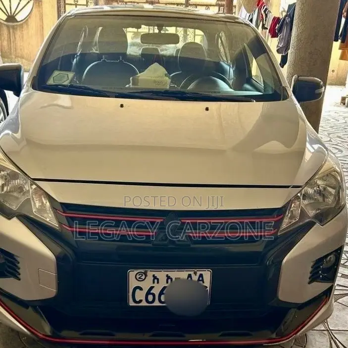 Mitsubishi Attrage 2023 Silver