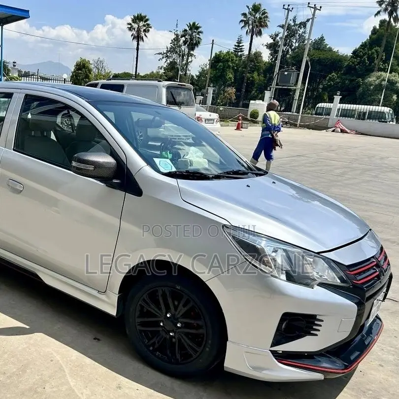 Mitsubishi Attrage 2023 Silver