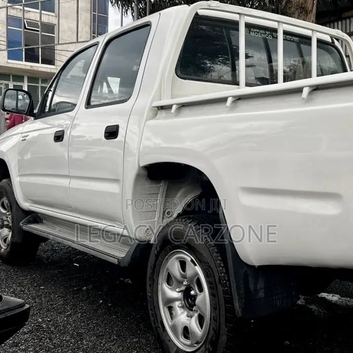 Toyota Land Cruiser 2003 White