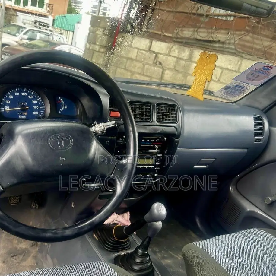 Toyota Land Cruiser 2003 White