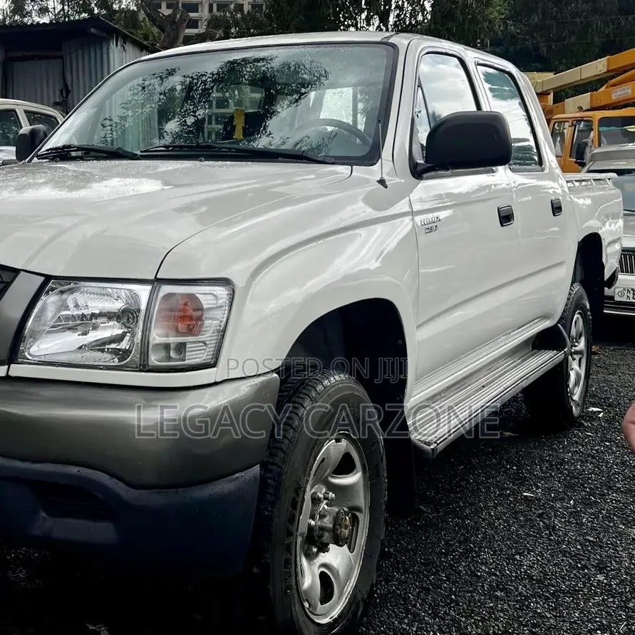 Toyota Land Cruiser 2003 White