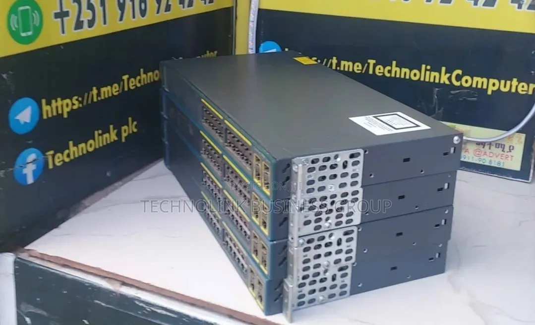 Cisco Catalyst 2960 Series 24-Port Managed Gigabit Uplink Switch
