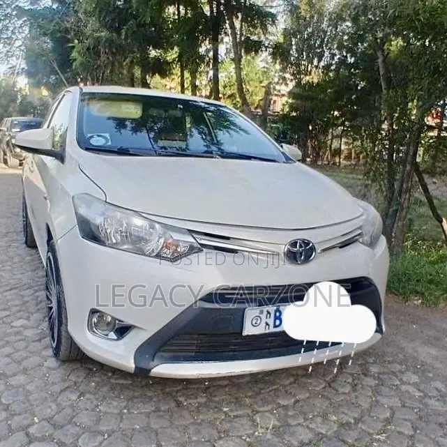 Toyota Yaris 2013 White
