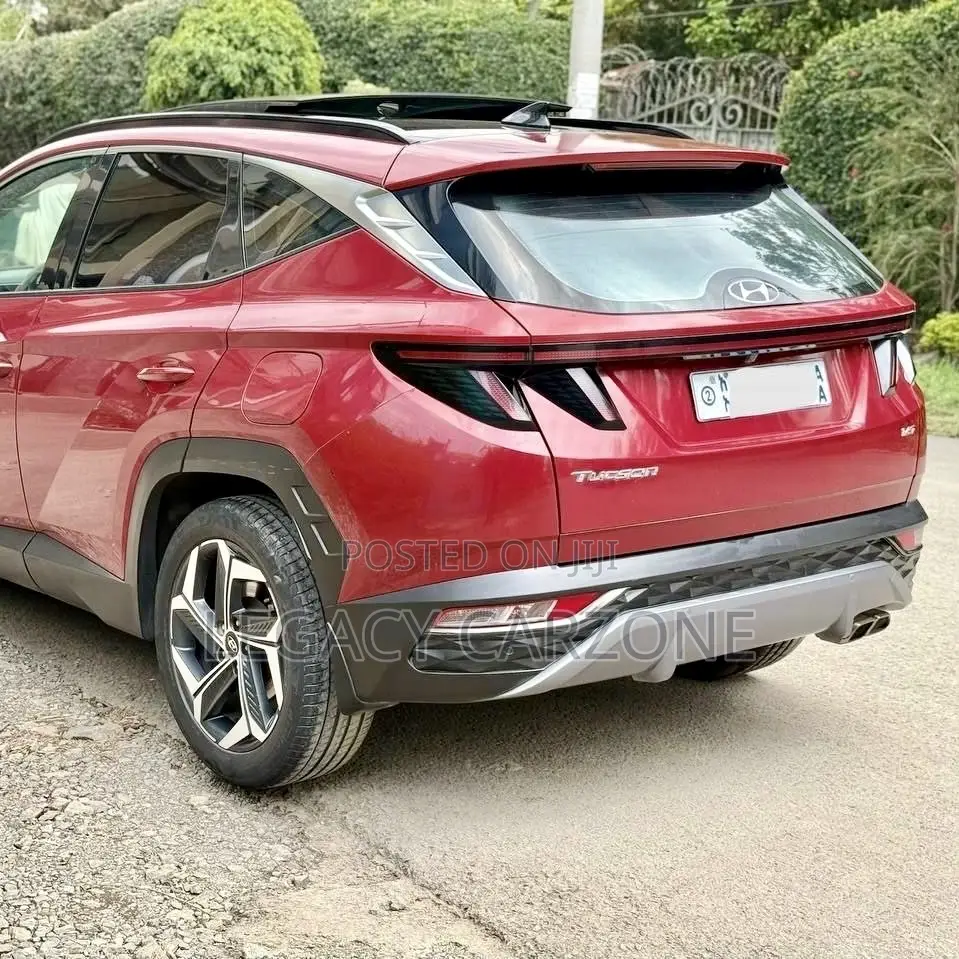 Hyundai Tucson 2022 Red