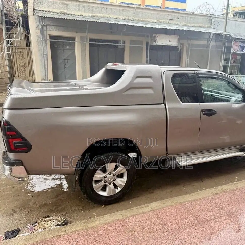 Toyota Hilux 2020 Gold