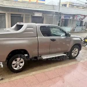 Toyota Hilux 2020 Gold