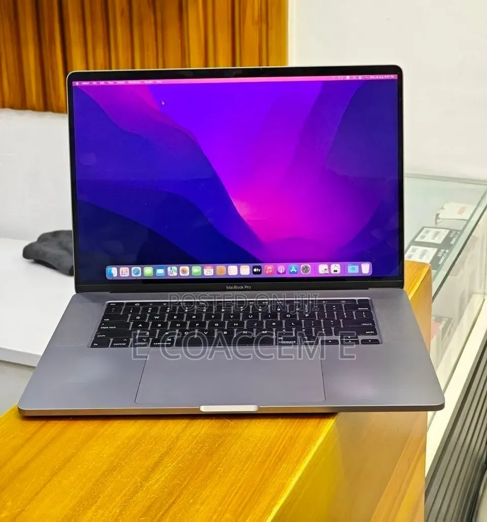 New Laptop Apple MacBook Pro 2018 32GB Intel Core i9 SSD 2T