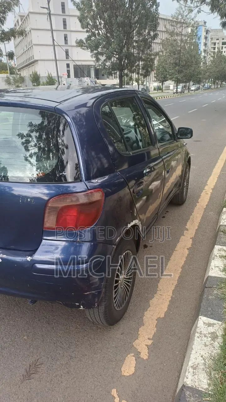 Toyota Vitz 2002 Blue