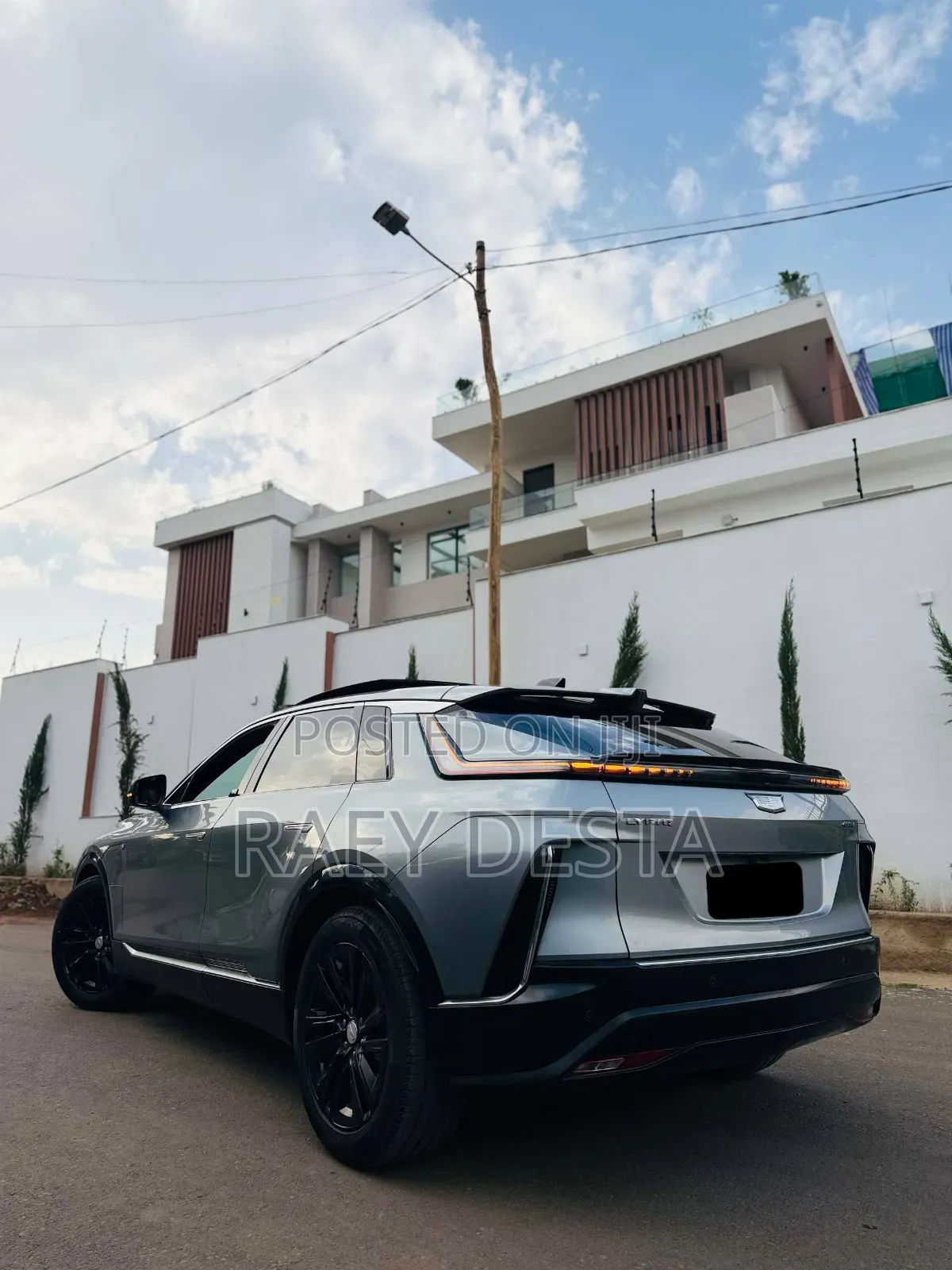 Cadillac Lyriq 2023 Silver