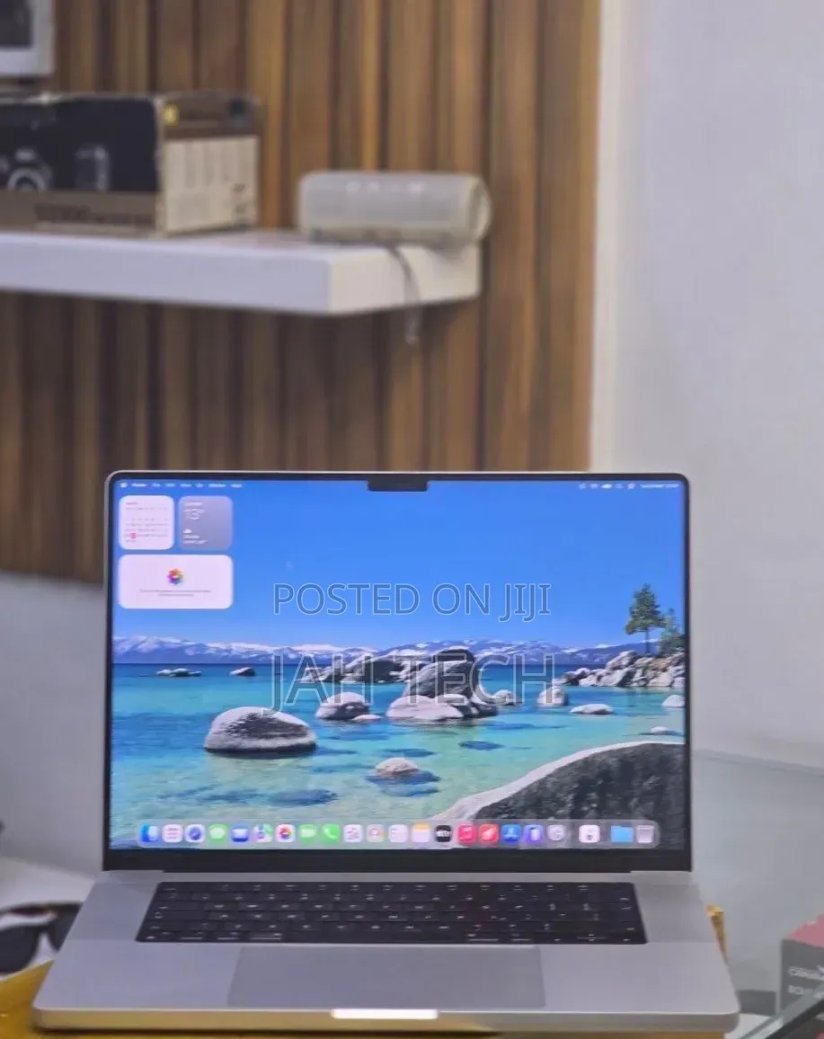 New Laptop Apple MacBook Pro 2021 M1 32GB Apple M1 Pro SSD 512GB