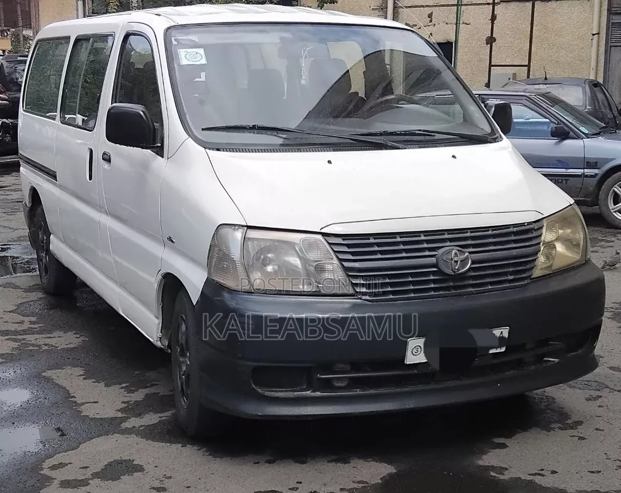 Toyota HiAce 220 2007 White
