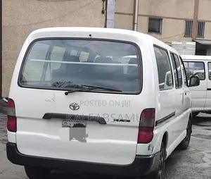 Toyota HiAce 220 2007 White