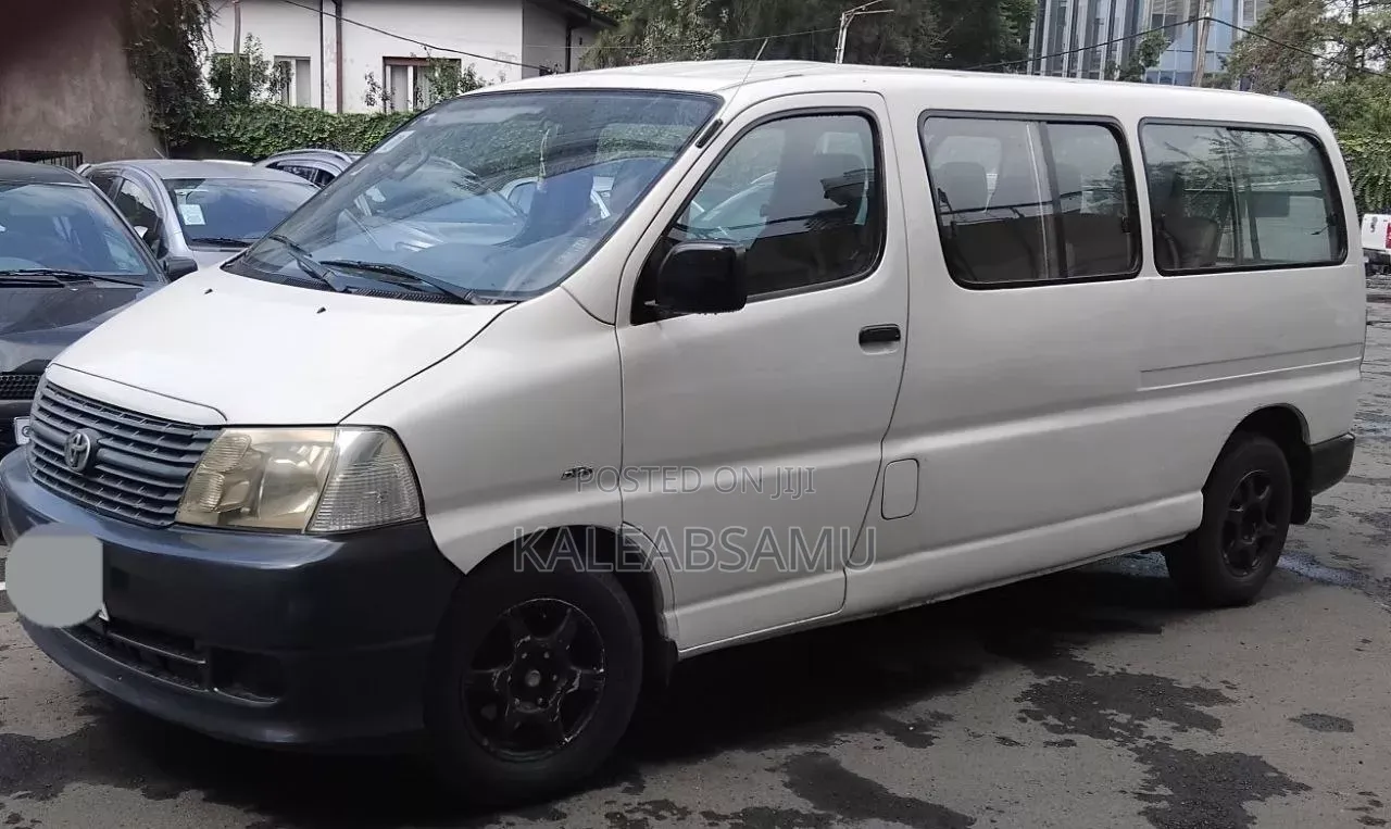 Toyota HiAce 220 2007 White