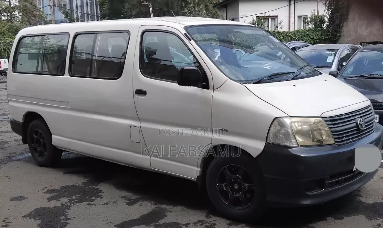 Toyota HiAce 220 2007 White