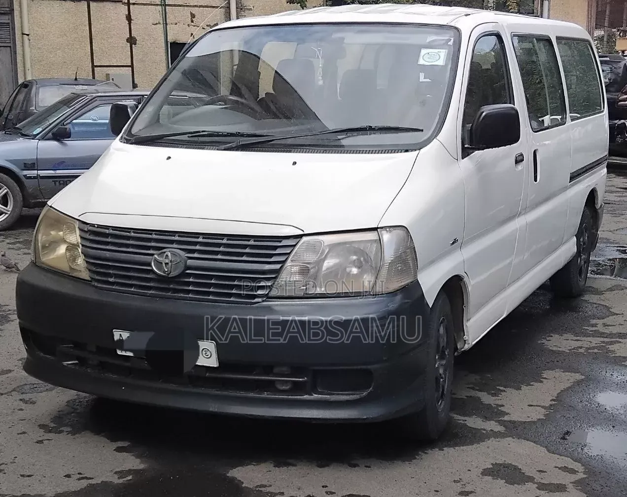 Toyota HiAce 220 2007 White