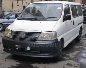 Toyota HiAce 220 2007 White