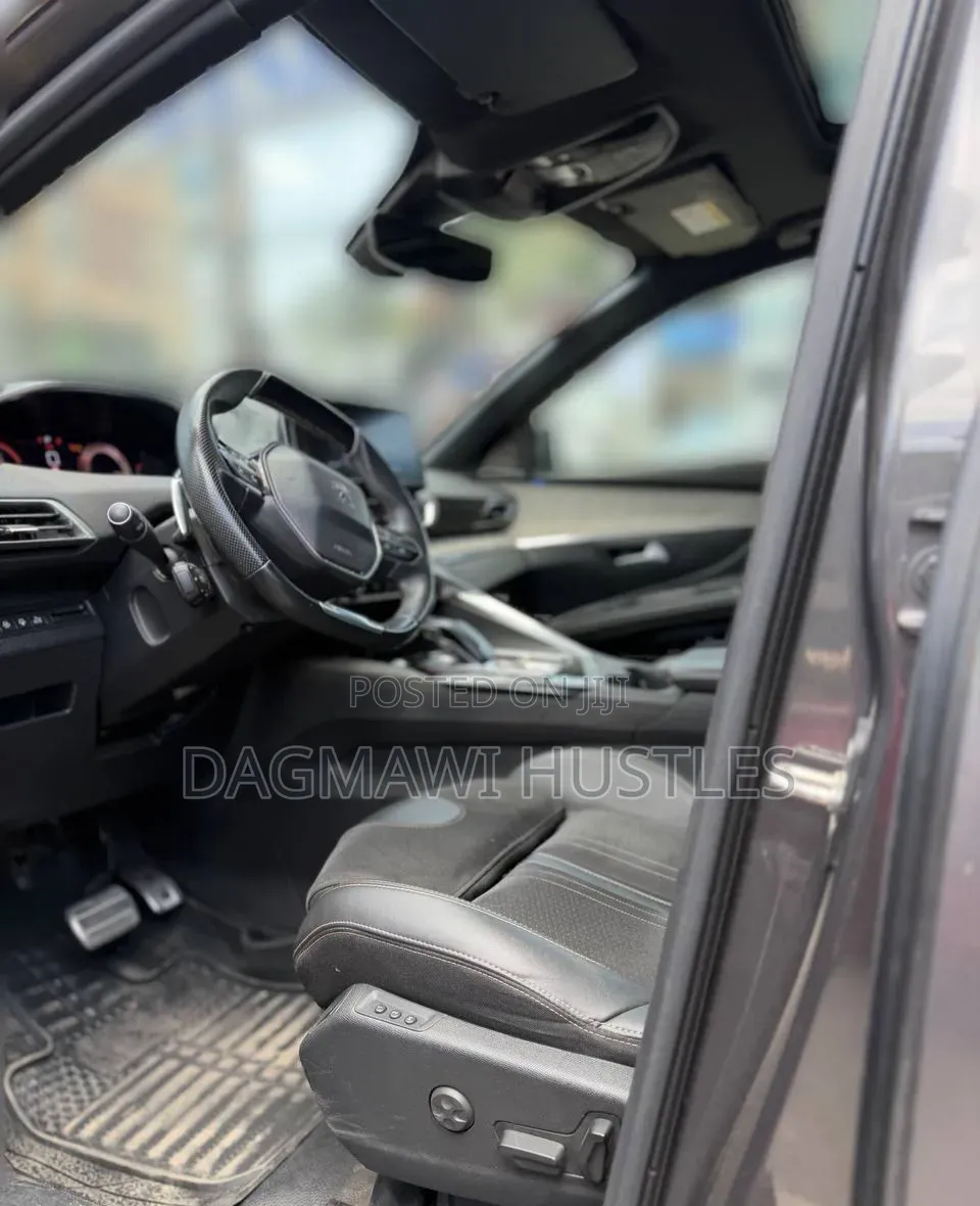 Peugeot 5008 2021 Gray