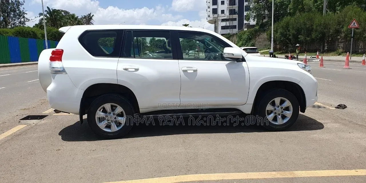 Toyota Land Cruiser Prado 2013 Ivory