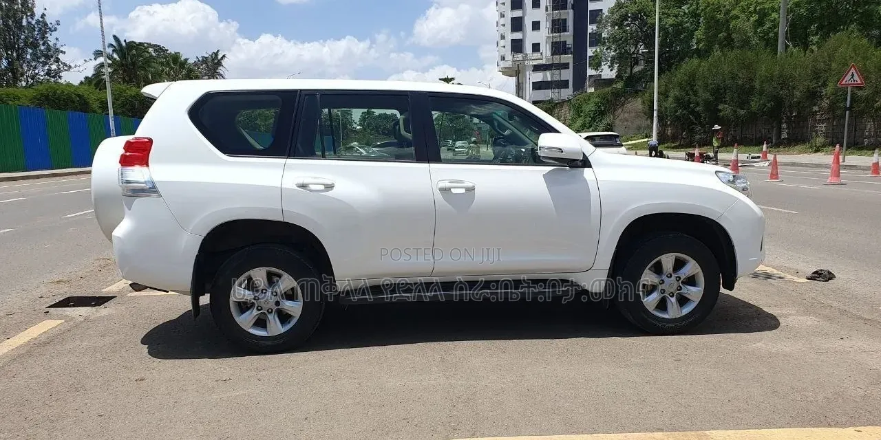 Toyota Land Cruiser Prado 2013 Ivory