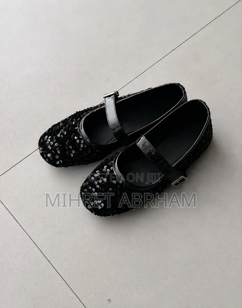 Lady's Strap Flat Shoes