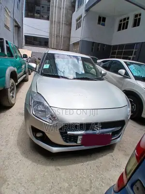 Suzuki Swift 2021 Silver