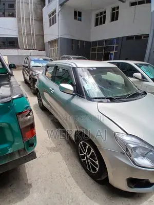 Suzuki Swift 2021 Silver