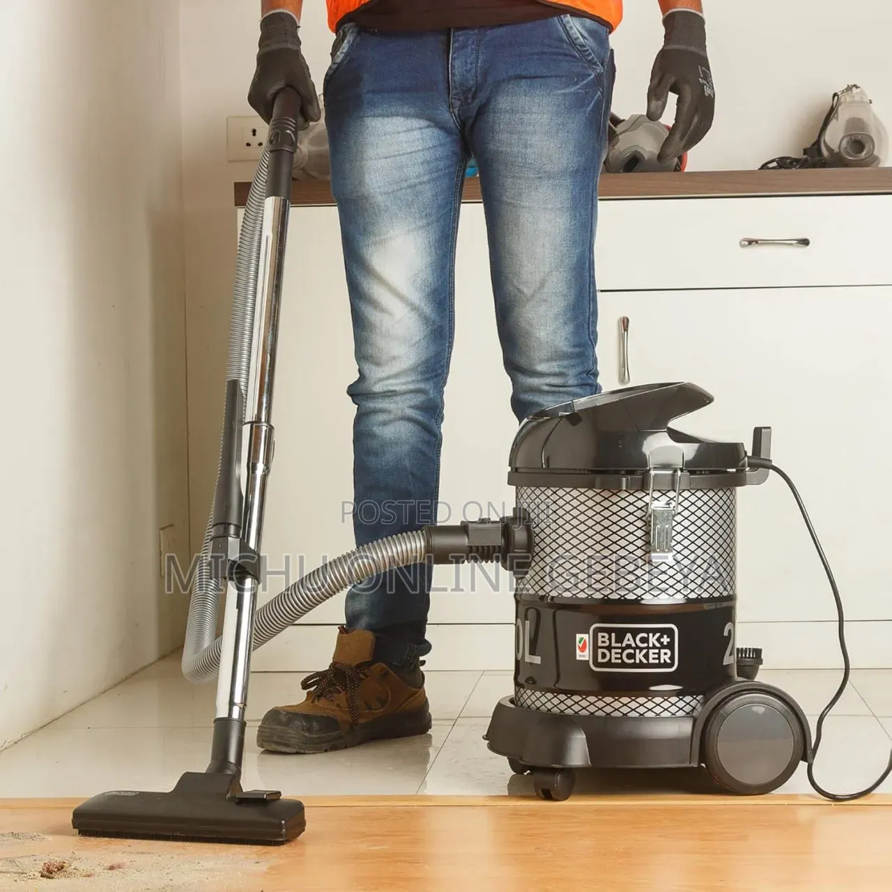 Black Decker 20liter Dry Vacuum Cleaner/Free Delivery