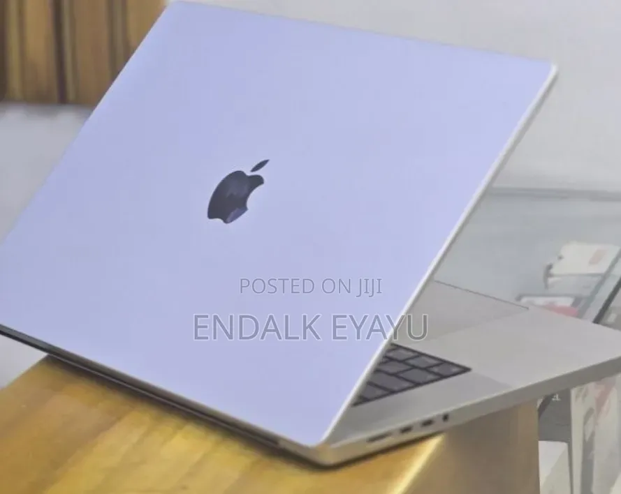 New Laptop Apple MacBook 32GB Apple M1 Pro SSD 512GB