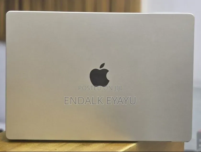 New Laptop Apple MacBook 32GB Apple M1 Pro SSD 512GB