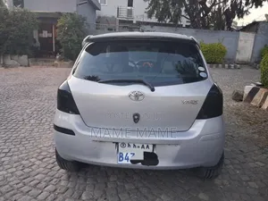 Toyota Yaris 2010 Silver