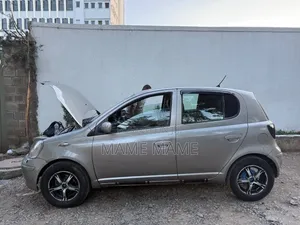 Toyota Vitz 2003 Silver