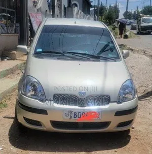 Toyota Vitz 2002 Silver