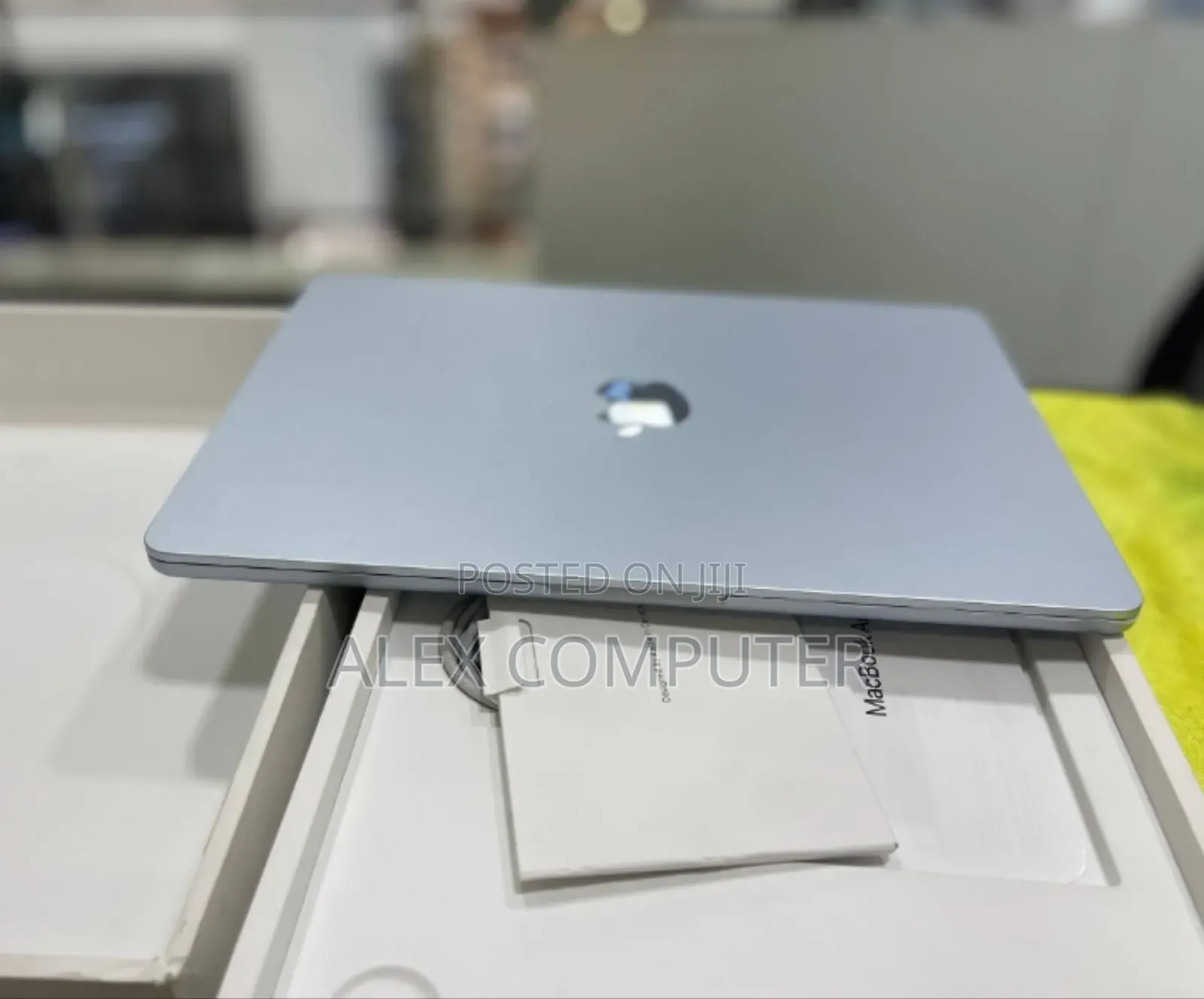 New Laptop Apple MacBook Air 2025 M4 8GB Apple M4 SSD 256GB