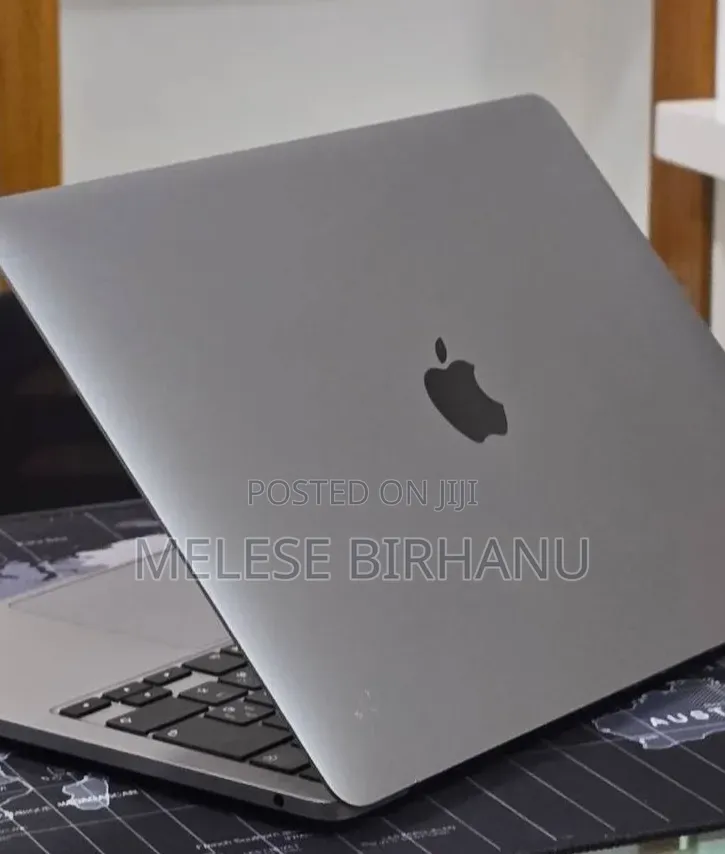 New Laptop Apple MacBook Pro 2020 8GB Intel Core i5 SSD 512GB