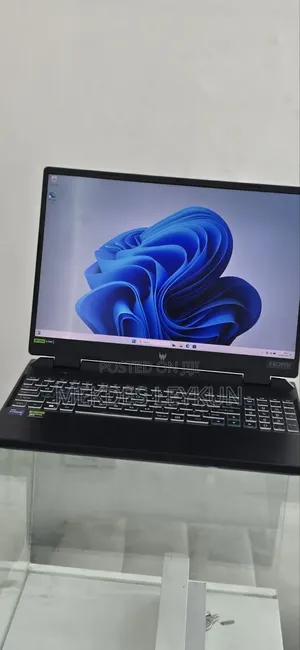 New Laptop Asus C300 16GB Intel Core i9 SSD 1T