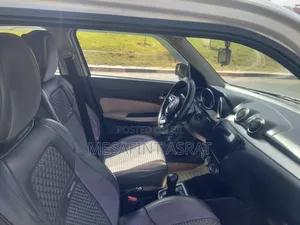 Suzuki Swift 2022 Silver