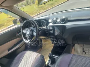 Suzuki Swift 2022 Silver
