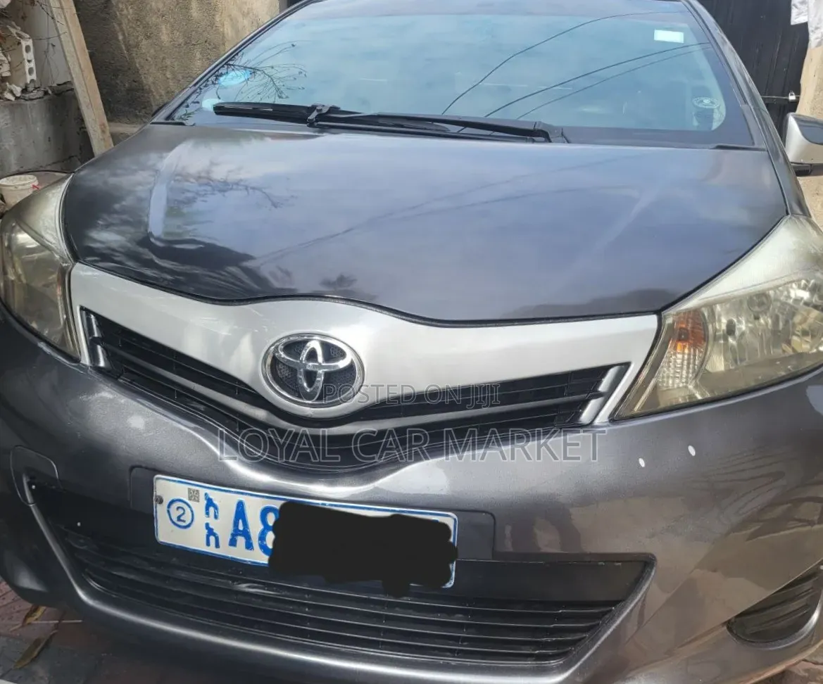 Toyota Yaris 2011 Gray