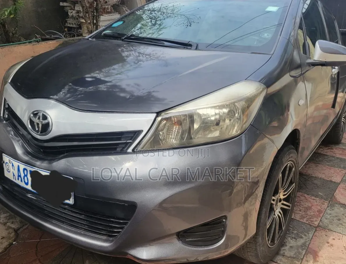 Toyota Yaris 2011 Gray