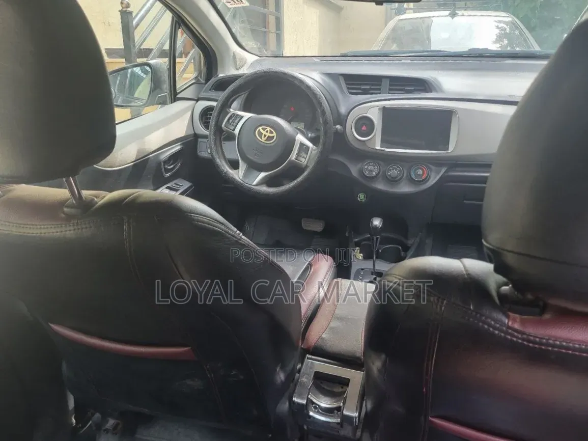 Toyota Yaris 2011 Gray